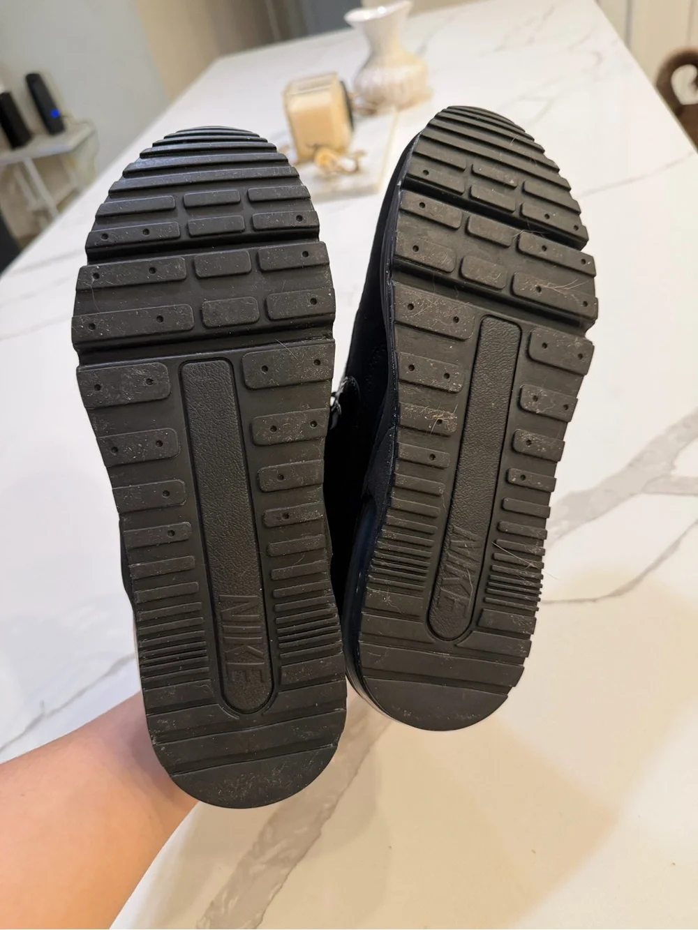 Nike Men’s Black Low-Top Leather Sneakers